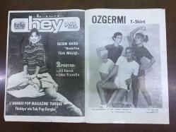 EYFEL KULESİ'NDE POSTERİ YAPILAN TÜRK SANATÇILARININ FRANSIZCA BROŞÜRÜ - 28 x 20 cm EBADINDA - SEHER ŞENİZ, SEZEN AKSU, (ERKAN ÖZERMAN) - 4 SAYFA - 13 OCAK 1979, ZİRAAT BANKASI