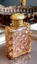 6*3 CM EBADINDA METAL İŞLEMELİ TAŞ DETAYLI KOKU ŞİŞESİ