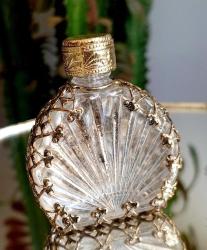 5,5*3,5 CM EBADINDA METAL İŞLEMELİ TAŞ DETAYLI KOKU ŞİŞESİ