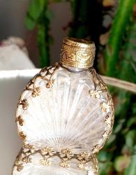 5,5*3,5 CM EBADINDA METAL İŞLEMELİ LAPİS LAZULİ TAŞ DETAYLI KOKU ŞİŞESİ