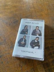 EMRE ALTUĞ - KİŞİYE ÖZEL - KASET  (JELATİNİNDE)