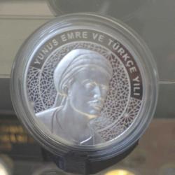 LOT.9 » PLA Mini Stant Hediyeli, Yunus Emre ve Türkçe Yılı Gümüş Hatıra Para