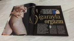 AKTÜEL  HAFTALIK HABER DERGİSİ - SAYI:247 - 28 MART - 3 NİSAN 1996  -   HOMOKRASİ VE KÜLTÜRDE EŞCİNSEL TEMSİLİ – ANKARA’DA ALEVİ BARLARI – ABD’DE SİGARA İÇEN KADINLARIN KASET SKANDALI – MÜZİK ÖDÜLLERİ TÖRENİNDEN GÖZLEMLER – POPÇULARIN YÜKSELİŞİ VE TOPLUMSAL ETKİSİ – SANATÇILIK VE ATATÜRK’ÜN SÖZLERİ – MÜZİKTE KİMLİK ARAYIŞI – ÖDÜL TÖRENİNDE KULİS DEDİKODULARI – MÜZİKTE GÖRÜNTÜ VE İÇERİK TARTIŞMASI – FREKANS MÜZİĞİ – GÖKÇEN KAYNATAN’IN SAHNE TARZI – 60’LI YILLARDA BEAT MÜZİĞİ – TÜRKİYE’DE İLK KLİP DENEYİMLERİ – SAHNEDE IŞIK VE KOSTÜM KURGUSU – GAZİNO KÜLTÜRÜNE MESAFE – ALMANYA’DA ELEKTRONİK MÜZİK DENEYİMİ – MÜZİKTE AMATÖR RUHUN GÜCÜ – MÜZİKLE YÜKSELEN ZENGİN ÇOCUKLARI – MÜZİKTE KİŞİSEL TARZ VE BAĞIMSIZLIK -  AHMET KAYA – EBRU GÜNDEŞ – RAFET EL ROMAN – FERDİ TAYFUR – İBRAHİM TATLISES – GÖKÇEN KAYNATAN – CEM KARACA – ERKİN KORAY – MESUT AYTUNCA – AYŞE ARMAN – ZAFER ACAR – AYÇA ŞEN – SİMİN NUHOĞLU – GÖKÇEN KAYNATAN  170    SAYFA