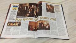 AKTÜEL  HAFTALIK HABER DERGİSİ - SAYI:247 - 28 MART - 3 NİSAN 1996  -   HOMOKRASİ VE KÜLTÜRDE EŞCİNSEL TEMSİLİ – ANKARA’DA ALEVİ BARLARI – ABD’DE SİGARA İÇEN KADINLARIN KASET SKANDALI – MÜZİK ÖDÜLLERİ TÖRENİNDEN GÖZLEMLER – POPÇULARIN YÜKSELİŞİ VE TOPLUMSAL ETKİSİ – SANATÇILIK VE ATATÜRK’ÜN SÖZLERİ – MÜZİKTE KİMLİK ARAYIŞI – ÖDÜL TÖRENİNDE KULİS DEDİKODULARI – MÜZİKTE GÖRÜNTÜ VE İÇERİK TARTIŞMASI – FREKANS MÜZİĞİ – GÖKÇEN KAYNATAN’IN SAHNE TARZI – 60’LI YILLARDA BEAT MÜZİĞİ – TÜRKİYE’DE İLK KLİP DENEYİMLERİ – SAHNEDE IŞIK VE KOSTÜM KURGUSU – GAZİNO KÜLTÜRÜNE MESAFE – ALMANYA’DA ELEKTRONİK MÜZİK DENEYİMİ – MÜZİKTE AMATÖR RUHUN GÜCÜ – MÜZİKLE YÜKSELEN ZENGİN ÇOCUKLARI – MÜZİKTE KİŞİSEL TARZ VE BAĞIMSIZLIK -  AHMET KAYA – EBRU GÜNDEŞ – RAFET EL ROMAN – FERDİ TAYFUR – İBRAHİM TATLISES – GÖKÇEN KAYNATAN – CEM KARACA – ERKİN KORAY – MESUT AYTUNCA – AYŞE ARMAN – ZAFER ACAR – AYÇA ŞEN – SİMİN NUHOĞLU – GÖKÇEN KAYNATAN  170    SAYFA