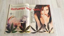AKTÜEL  HAFTALIK HABER DERGİSİ - SAYI:348 - 19-25 MART 1998 -    CHE GUEVARA’NIN BİLİNMEYEN FOTOĞRAFLARIYLA ÖZEL ALBÜM – DÜNYA SAĞLIK ÖRGÜTÜ’NDEN MARIHUANA RAPORU – GENETİK SEÇİMLE “SIFIR HATALI BEBEK” YÖNTEMİ – NEWVAL SEVİNDİ’YLE KADINLIK VE DÜŞMANLIK KÜLTÜRÜ ÜZERİNE – İNSAN SORUMLULUKLARI EVRENSEL BİLDİRGESİ – INTERACTION COUNCIL’İN 21. YÜZYIL VİZYONU – TED TURNER’IN KÜRESEL PROJE FİNANSMANI – UYGARLIKLAR ÇATIŞMASI VE ETİK SİSTEMLER – BATI VE ASYA ARASINDA İNSAN ONURU TARTIŞMASI – NIHAT BEHRAM’IN SÜRGÜN YILLARI – “DAR AĞACINDA ÜÇ FİDAN” BELGESELİ – 12 MART VE 6 MAYIS İDAMLARI – DENİZ GEZMİŞ VE ARKADAŞLARININ SON GÜNLERİ – YILMAZ GÜNEY’İN KAÇIŞI VE DÖNÜŞÜ – TÜRKİYE’DE BASKI DÖNEMLERİ VE EDEBİYATIN TANIKLIĞI -  NEWVAL SEVİNDİ – TED TURNER – HELMUT SCHMIDT – VALERY GISCARD D’ESTAING – FELIPE GONZALEZ – SALIM AL-HOSS – KENNETH KAUNDA – LEE KUAN YEW – KICHI MIYAZAWA – MISAEL PASTRANA BORRERO – SIMON PERES – MARIA DE LOURDES PINTASSILGO – JOSE SARNEY – SHIN HYON HWAK – 154  SAYFA