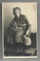 ARKASI OSMANLICA YAZILI TESTİLİ KADIN TEMALI FOTOĞRAF...