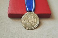 TÜRKİYE MİLLİ OLİMPİYAT KOMİTESİ FAİR PLAY HİZMET MADALYASI C1864