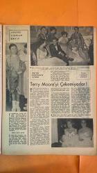 HAFTA MEMLEKET VE DÜNYA HADİSELERİNİ TAKİP EDER, HAFTANIN EN SEÇME YAZI VE RESİMLERİNİ VERİR, SİYASİ MECMUA DERGİSİ - 5 AĞUSTOS 1955 SAYI: 31 - CELÂL BAYAR - ADNAN MENDERES - MÜKERREM SAROL - MAJESTE FAYSAL II - KASIM GÜLEK - FUAT KÖPRÜLÜ - FATİN RÜŞTÜ ZORLU - TITO - ABDÜLNASIR - EISENHOWER - EDEN - FAURE - BULGANIN - GINA LOLLOBRIGIDA - LILLY PANTERY - OĞUZ ÖZDEŞ - J.H. HEDLEY - J.B. RYAN - BILL KNOWLES - BAHAR GÜZELİ GÜLHANE SEÇİMİ - GINA LOLLOBRIGIDA KOKTEYL PARTİSİ - KÜTAHYA DİKİŞLİ BORU FABRİKASI TEMELİ ATILDI - TUNÇBİLEK ELEKTRİK SANTRALİ İNŞAATI - LILLY PANTERY HOLLYWOOD’UN YENİ YILDIZI - IRAK KRALI FAYSAL II KÜLTÜR HEYETİNİ KABUL ETTİ - DÖRTLER KONFERANSI CENEVRE’DE SONA ERDİ - ŞEKER, DEMİR, HAVAYOLU VE PTT’YE ZAM YAPILDI - MISIR BAŞVEKİLİ ABDÜLNASIR MOSKOVA’YA DAVET EDİLDİ - CHP GENEL SEKRETERİ KASIM GÜLEK BASIN TOPLANTISI - FUAT KÖPRÜLÜ BAŞVEKİL YARDIMCISI OLDU - FATİN RÜŞTÜ ZORLU HARİCİYE VEKÂLETİNE GETİRİLDİ - TITO BALKAN PAKTI ASKERİ VEÇHESİ İKİNCİ PLANA DÜŞTÜ  -  28 SAYFA