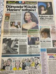 MELODİ GAZETESİ DOĞUM GÜNÜ HEDİYESİ - 24 MAYIS 1989 - Delikanlı gururuyla oynanmaz-Dilek kaygılar-Nilgün kurtaran-Volkan bulduk-en seksi Christy-Beyaz saray sekreteri Fown Holl-Rob Lowe-Jane Fonda-Cemal Caferzade-Murat karakullukçu-Françoise Moensue-Apportegono Frederique-Esin karakullukçu-Gültekin karakullukçu-kıvılcım ocak-büyüleyen güzel Frauke Quast-geleceğinizi öğren-feray burcu-Mustafa Yozgat’ın-ayşegül-aslan Eksen-güldane Çakmak-Ahmet Turan-Beyaz Gül-Rıza Toprak-Ayşe Çarlı-Nuran Nur-hediye Irmak-İsmail gökbulut-gülümser Ersin-Halil Han-tayfun Aydın-suçumuz sevmek fotoromanı-Burcu Burkut-Selçuk Akın-Özgür Mete-Derya Aktaş-falcı Fotoroman-Sevgi demirer-Nilay aktepe-izler Demirkol-Yakup iz-Ayten Demir-Şenol Öztürk-gönül abla artık dayanamıyorum-cinsel sorunlarınız-öbür dünyadan haber var medyum hatima-Süleyman Turan-dünyadaki küçük hanım salgını-Serdar Saraç-Suna Tanaltay-Ağlatan dizi geliyor-gullit-Lucelia Santos-Rubens De Falco-Mustafa Kara-Tulu Çizgen-Esat göktepe-Şadiye Onuk
