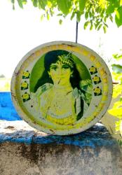 RETRO KADIN FİGÜRLÜ TEPSİ