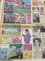 HÜRRİYET KELEBEK GAZETESİ DOĞUM GÜNÜ HEDİYESİ - 23 MAYIS 1985 - Kadın zor erkek olaya aşık olur-Bülent Ersoy’a meslektaş ambargosu-perihan Altındağ Sözeri-Ahmet ve Zeynep geven-Jupp Derwal-ahmet’i Ekin tiri Nilüfer-bozuk düzen Havva kopan-Mehmet erikçi-Yalçın ener-Turgut Boralı-Sedef bedi-Yüksel gözen-Ayşe Demirel-Orçun Sonat-ülser kanarsa-kadında aşırı akıllanma-Halil Dinçer azizlerle-cildin yazı hazırlanması Prof. Dr. Ahmet Murat-cevaplarınız-zemzem suyunu kovulmuştu-oruç tutun daha sağlıklı olan namaz nasıl kılınır namazda neler okunur diye açıklamalı 40 hadis-yaşadığım Ramazanlar Burhanfelek-Hazreti İbrahim foto romanını-Ahmet Özhan-Sevim gelen ben-diler Saraç-eda Kazmirci-günlük Orhan Gencebay‘dan gülü filmi kaptan-Son olmayan kaçış kayıp kızlar-Hayri caner-Tarık Akan-ahut-Çiğdem Tunç-Nuri alço-Nilgün Saraylı-Mehtap ağır-Meral kal-sınav foto romanı-Nilüfer aydan-Ahmet mekin-neriman Köksal-Gülen Konukoğlu-Doğan Şen-Çağla Çetiner-Bizimkiler karikatürü-copyrıght-güngörmüşler karikatü