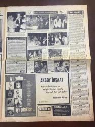 MODERN GAZETE - OCAK 1977 - SAYI: 275 - TAM SAYFA FİLİZ AKIN FOTOĞRAFLI 1977 TAKVİMİ - CÜNEYT ARKIN FİLM İCABI KIZ KARDEŞ UĞRUNA KATİL OLDU - ELİF PEKTAŞ - ADEM ÖZEK, GENÇ MAHKUM ŞİİRİ, BAHATTİN ALBAYRAK, SENİ GÖRÜYORUM ŞİİRİ - AKSOY, SELAHATTİN AKSOY - AHMET GÖBÜKLÜ - HASAN CANSIZ - EMEL SAYIN & NEŞE KARABÖCEK PLAK REKLAMI - GÖKBAKAN ALIŞVERİŞ MERKEZİ - SERPİL ÖRÜMCER, FELAKET ÜSTÜNE FELAKET - GÖNÜL YAZAR İLE MEHMET ÜSTÜNKAYA İSVİÇRE'DE BAŞBAŞA GÖRÜLDÜ - NECO'NUN EŞİ İKİNCİ KEZ 6 AYLIK BEBEĞİNİ KAYBETTİ, OYA GERMEN