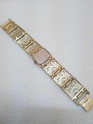 Vintage Desenli Metal Quartz Kol Saati – Şık Bilezik Formunda