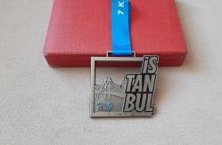 İSTANBUL MARATONU HALK KOŞUSU 2021. MADALYASI C1977