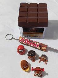 Ozmo sürpriz yumurta mini figür oyuncak set. Albeni gofret çikolata anahtarlık süs. Çikolata bisküvi saklama kabı. Koleksiyon nostalji tasarım dekor hediye reklam promosyon minyatür diorama hobi