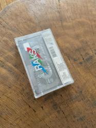 ASMALI KONAK - HAYAT - FİLM MÜZİKLERİ - ÖZCAN DENİZ ŞARKILARIYLA - KASET (JELATİNİNDE)