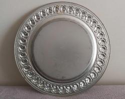 GÜMÜŞ KAPLAMA ÇİNİ DUVAR TABAĞI. İKİNCİ EL KONDİSYON YÜKSEK KOLEKSİYONLUK NADİR. FOTOĞRAFTA GÖRÜLDÜĞÜ GİBİDİR.