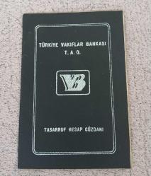 TÜRKİYE VAKIFLAR BANKASI 1975 TASARRUF HESAP CÜZDANI.  KONDİSYON YÜKSEK KOLEKSİYONLUK ÇOK NADİR.  ZOR BULABİLECEĞİNİZ BİR EVRAK