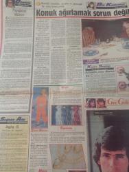 Milliyet renk gazetesi DOĞUM GÜNÜ GAZETESİ  - 15 şubat 1986-Hüseyin Cemil-Recep Ali-İsmet Arasan-Hamit Yüksel-Ümit Özat-Gökhan Mete-İlhan Selçuk-Nezihe Araz-Güriz Sururi-Jin Dr Sezai Şahmay-Sadri Alışık-Jane Seymour-Cengiz Yurtoğlu-TV’de yağma var-Yorgun Savaşçı-Konuk ağırlamak sorun değil-Rahimden parça alınması-Beyaz ölüm-Bir aşk hikayesi-İlk bir Aralık-halit refiğ-Kemal tahir-sayra orkan-Müjdat gezen-perran kutman-Bastır viking karikatürü-dick browne-kont senli benli karikatürü-Frank ridveway-küçümen karikatürü-süper veli karikatürü-ralph smith-burcunuz gülten suveren-nezihe araz-üstün korugan-satranç kahraman olgaç-red kit-daltonlar-morris ve goscinnysayfa sayısı dört-doğum günü hediyesi