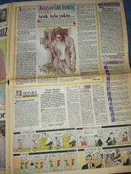 HÜRRİYET KELEBEK GAZETESİ DOĞUM GÜNÜ GAZETESI-3 Eylül 1990-Bülent Ersoy-Ferdi Tayfur-ıspanak nedir ne değildir-her yerde dantel var-Azize Belgin-Prenses Caroline ilk meşru çocuğunu Doğuracak-Boy george uslandı-pinti milyoner Kim basigner-Bilgin demirören-Meltem demirören-Onur urhan-Paul Anka mutluluğu Japonya’da buldu-işliyor-emetullah demirkılınç-Rahmi emeç-cimbom eğleniyor-Ömür göksel-müzeyyen Senar-sabit arı-Ömer Özgül-Seksenli yıllara dönüyoruz-kanat at Kaya-artık aile yoktu-Tarık Dursun-sevgili güzin abla-falınız-gündüz Tezmen-hüzünlü bir aşk-yeşim kopan Seyitoğlu-bob hope-Ayşe Egesoy‘a can feda desteği-Mustafa Oğuz-Francie Fitzpatrick-Mustafa Oğuz-jeananne crowley-Bizimkiler karikatürü-copyrıght-güngörmüşler karikatürü-kavanagh-dedektif nik karikatürü-Şato-Fatoş karikatürü-chıcyoung-alpago-Metin soysal-fikret kol-sayfa sayısı dört-doğum günü hediyesi