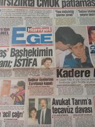Hürriyet ege gazetesi DOĞUM GÜNÜ GAZETESİ  - 6 nisan 1993-Veyselin-Başhekim Dr. Levent Kotan-Avukat Mehmet Tarım-Feyzi Hepsenkal-Kibariye-Burçin Orhon-Ayhan Aşan-Ercan Akışık-Dilek Ercan-Bülent Ersoy-Maggie Danon-Dursun Kartal-Hacer Baytekin-Eray Kozanoğlu-Şevket Demirdelen-Muharrem Harika-Alpay-Erdem Türk-Ayşegül Yalçın-Ayfer Yılmaz-Ahmet KSK  Hırsızlıkta CMUK patlaması-Flaş Başhekimin isyanı İstifa-Kadere bak-Otoyola acil çağrı-Şoförün yalanı-800 milyonluk soygun-Mopak sezonu açıldı-Bilardo heyecanı dorukta-İlk San arpalık oldu-Küçük Nuran otobüs altında can verdi-Gecekondu oyu kaygandır-Barodan CMUK paneli-Babasıyla aynı kaderi paylaştı-Müziksiz Evin Konukları geliyor-Karşıyaka az attığına üzgün-Göztepe sopayı kaptı-Altayın derdi federasyon-Yarışmak istiyor-Bucaspor defansıyla övünüyor-Yelkencilerin çilesi - İdil Koleksiyon