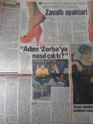 Kelebek gazetesi DOĞUM GÜNÜ GAZETESİ  - 7 kasım 1990-Fatma Girik-Hüsnü Kökten-Prof. Dr. Özcan Köknel-Prof. Dr. Ayhan Songar-Brooke Shields-Fedon Kalyoncu-Ayda Şeker-Leyla İslamoğlu-Gönül Temizer-Erdoğan Tokmakçıoğlu-Nicolette Sheridan-Rupert Murdoch-Kenan Aydın Erem-Frank Sinatra-Cemal-Zeki Demirkubuz  Dizginler çocukta-Uyanık Fato-Rötar kapatıyor-Zavallı ayaklar-Adım Zorba’ya nasıl çıktı-Konu mankenliğinde podyum mankenliği-Cemal’le birer votka daha içtik-Küçük kızım konuşa konuşa gülmeyi çekiyor-Çocuğumun derisi soyuluyor-Aldatılan genç kızın acısı-Güzelliğiyle büyülüyor-Nicolette’yle pek yakında-Zenginliğin bedeli-Tuzak-Kocan Doktor’sa-TRT Murdoch işbirliği yakın-Indiana Jones ve Son Macera  Sirkeci Aslanları-Bizimkiler-Fatoş-Güngörmüşler-Dedektif Nik  Erdoğan Tokmakçıoğlu-H.Y.-Chic Young-Kara Murat