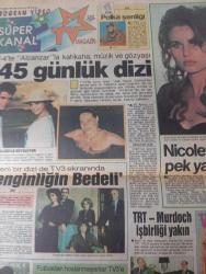 Kelebek gazetesi DOĞUM GÜNÜ GAZETESİ  - 7 kasım 1990-Fatma Girik-Hüsnü Kökten-Prof. Dr. Özcan Köknel-Prof. Dr. Ayhan Songar-Brooke Shields-Fedon Kalyoncu-Ayda Şeker-Leyla İslamoğlu-Gönül Temizer-Erdoğan Tokmakçıoğlu-Nicolette Sheridan-Rupert Murdoch-Kenan Aydın Erem-Frank Sinatra-Cemal-Zeki Demirkubuz  Dizginler çocukta-Uyanık Fato-Rötar kapatıyor-Zavallı ayaklar-Adım Zorba’ya nasıl çıktı-Konu mankenliğinde podyum mankenliği-Cemal’le birer votka daha içtik-Küçük kızım konuşa konuşa gülmeyi çekiyor-Çocuğumun derisi soyuluyor-Aldatılan genç kızın acısı-Güzelliğiyle büyülüyor-Nicolette’yle pek yakında-Zenginliğin bedeli-Tuzak-Kocan Doktor’sa-TRT Murdoch işbirliği yakın-Indiana Jones ve Son Macera  Sirkeci Aslanları-Bizimkiler-Fatoş-Güngörmüşler-Dedektif Nik  Erdoğan Tokmakçıoğlu-H.Y.-Chic Young-Kara Murat