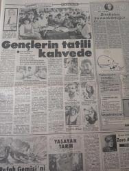 Kelebek gazetesi DOĞUM GÜNÜ GAZETESİ  - 23 Haziran 1985-Raquel Welch-Ali Poyrazoğlu-Serpil Çakmaklı-Sabahat Doğramacı-Selim Naşit-Seçkin Sonat-Handan Adalı-Nurten Sever-Vehbi Cem-Çiğdem Tunc-Samin Değer-Selim Naşit-Bülent Karpat-Seçkin Sonat-Uğur Cansel-Mehmet Uğur-Ayşegül Ünsal-Gülsen Tuncer-Ahmet Mekin-Hülya Darcan-Nevin Akkaya-Etem Yorulmaz-Dogan Şen-Hayri Caner-Atıf Kaptan-Gülay Ersoy-Orçun Güler-Süleyman Atlıoğlu-Cüneyt Koryürek-Cüneyt Arcayürek-Ayten Koryürek-Prof. Dr. Turhan Güldaş-Murat Köseoğlu-Serkan Arıkan-Ayşe Kayhan-Ayten Koryürek-Metin Güney-Haldun Kıvanç-Erkan Ünal-Dr. Behçet Uz-Prof. Dr. Ahmet Fikret-Burhan Felek-Dr. Necdet Duru-Dr. Nejat Güney-Oğuz Eke-Dr. Orhan Onur-Oğuz Eke-Burhan Felek-Dr. Behçet Uz-Hüseyin Cahit Yalçın-Zaro Ağa  Süper Lotto-Her yaşta her kadın için-Günün Adamı-Bir Sporcu Yetişiyor-Kadının Fendi-İçimizden Biri-Gariban Babası Doktor-İşsizliğin Yarattığı İşler-Avrupa Gençlik Müzik Festivali’nde Türk Sesi-Gençlerin Tatili Kahvede-Refah Gemisi’ni Kim Ba