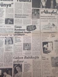 Kelebek gazetesi DOĞUM GÜNÜ GAZETESİ  - 9 ekim 1983- Nisa Serezli-Füsun Önal-Aytekin-Abdullah Koçyiğit-Gökben-Gökhan-Gülgün Feyman-Nil Ünal-Ekrem Bora-Orhan Doğan-Ajda Pekkan-Sami Güven-Salim D. Edeer-Haydar Üstünol-Hülya Tuğlu-Haldun Dormen-Ferdi Özbeğen-Barış Manço-Eran Erduran-Yeşim-Orhan Kemal-Ali Uyanık-Nevin Hacıyanlı-Canan Kumbasar-Haldun Dormen-Gülşen Bubikoğlu-Ersin Burak-Yener Çakmak-Ümit Ülker-Süheyl Eğriboz-Leyla Somer-Mesut Ürmeğil-Cevdet Balıkçı-Yaşar Şener-Emrah Gökdemir-Figen Çölgeçen-Erhan Şimşiki-Adile Naşit-Münir Özkul-Güzin Özipek-Cemil Şen-Kerem Yılmazer-Göksel Kortay-Oktay Sinanoğlu-Sibel Turnagöl-Korhan Abay-Fatma Girik-Mary Decker  Tatlı Kaçık’ın tatlı Viktoru-Bu kedi artist olacak-Aile matineleri tarihe karıştı-okutacak Aytekin doktor olacak-Vazgeçemem-Bir Günah Gibi-Los Angeles Olimpiyatlara hazır-Ferdi Özbeğen yıktı geçti-Doğru yolu Barış’la bulacağız-Neden Elvis’i söylüyorlar-Yeşilçam denilen Yalancı Dünya-Canan Kumbasar düğümü bugün çözülüyor-Gülşen Bubikoğ