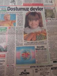 Saklambaç gazetesi DOĞUM GÜNÜ GAZETESİ  - 11 eylül 1990-Sezen Aksu-Ülkü Giray-Muazzez Sayıl-Filiz Özten-Fahrettin Aslan-Senay-Şerif Yüzbaşıoğlu-Hümeyra-Nesrin Topkapı-Caroline Kennedy-Ted Kennedy-Edward Kennedy-İclal Eroğlu-Yıldırım Gürses-Yusuf Çınar-Erdal Ünlü-Cemal Pehlivan-Mandy-Orhan Ünal-Henry Caner-Yakup Kamer-Güzin Abla-Nazmi Ziya-Vedat Yenerer-Faruk Geç-Kenan Korkmaz  Kadın yöneticiye nazik davranıyorlar-Dul demek sadece yalnızlık değildir-Allah yürü ya kulum dedi-Yalnız yaşamak çok zor-Böyle modaya can kurban-Hemen hemen her kışlık kıyafetimde bere kullanırım-Gelin bir bere örelim-Kıyafetlerinizi aksesuarlarla tamamlayın-Seni seviyorum-Ölüm Busesi-Ekranda kapanmadım aksine açıldım-Merak etmeyin flört etmiyoruz-Konser kraliçesi-Bu güzel dünyaya erkek olarak geldi-Karpuz şov-Kesin şu gürültüyü-Babayla çocuk arasına girmeyin-Dostumuz devler-İlgisizlik yüzünden kambur kaldım-Güzellik: Sihirli ekran-Mandy iyileşecek-Aşk fırtınası-Aşk ve komedi fırtınası-Allak bullak şov