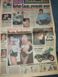 GÜNAYDIN TV SAKLAMBAÇ GAZETESİ DOĞUM GÜNÜ GAZETESI-26 ARALIK 1990-Birinci kanalda yerli dizi bombardıman-Altan aşar-cem kozlu-Ayşe Sarıkaya-zihni göktay-Yasemin koşal-Serap akıncıoğlu-unutulmayan polisiye Malta Şahin’i-humphrey bogart-aşk tanrıçası-Rita Hayworth-Margarita cansino-bacakların kış bakımı-orta direk mutfağı-günlük yıldız falına-karın eriten jimnastik-kadın hastalıklarında doğrular ve yanlışlar-Faruk Genç-güzin abla-kusursuza yakın bir uyum-ayrı yollar-Burhan Çaçan prensesini arıyor-Zuhal Olcay-Adnan Özcan-Ömer balıksırtı-Oğuz abadan-David bovie-Lady diana-sayfa sayısı dört-doğum günü hediyesi