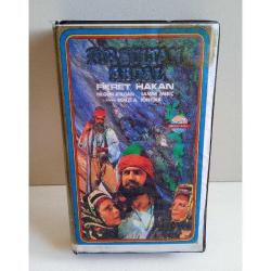 VHS Video kaset Pir Sultan Abdal Fikret Hakan. Alman baskı. Kap ve kartonetinde zamana bağlı yıpranmalar mevcut