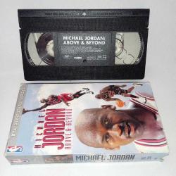 Vhs Video Kaset Michael Jordan Above & Beyond NBA Superstars Series. Orijinal. 1996 Made in USA. Türkçe desteği yok. Kutusunda zamana bağlı hafif yıpranmalar var.