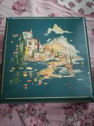 ÇY6-----BATI ALMANYA ÜRETİMİ BALIKÇI KÖYÜ RESİMLİ ESKİ TENEKE KUTU