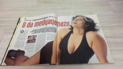 AKTÜEL  HAFTALIK HABER DERGİSİ - SAYI2 - 5 ŞUBAT 1998 -  TÜRKİYE’DEKİ NEW AGE DİN AKIMLARININ KURUCUSU ROHE RAHSELN’DEN KIYAMET KİTABI KEHANETLERİ – KUMKAPI CİNAYETİ MAĞDURESİ GÜLTEN KIZILKAYA’NIN “ACI ŞARKILAR”LA ŞÖHRET YOLUNA GİRİŞİ – İNSAN GENİ KOPYALAMA VE ANNE SÜTÜ EŞDEĞERİ TEDAVİLERİN KARACİĞER VE HEMOFİLİ HASTALARINA UMUT OLUŞU – SEZEN AKSU VE BAYRAMOĞLU’NUN “GAZETECİ-SANATÇI” İTTİFAKI – KUTLU SAVAR’IN SUSURLUK RAPORU VE “DEVLETİN ÖLDÜRME YETKİSİ” TARTIŞMASI – MESUT YILMAZ’IN RAPORA YANIT VERMEMESİ VE HUKUK DEVLETİ ELEŞTİRİSİ – İBRAHİM BAHATİN’İN EL YAZMASI İTİRAFLARIYLA SUSURLUK DOSYASININ DERİNLEŞMESİ – GÜNEL ÇETİN’DEN TÜRKİYE’DE ADLİ TIP VE DNA TETKİKLERİNDEKİ EKSİKLİKLER – ELİF ŞAFAK’IN “PINHAN” ROMANIYLA YALNIZLIK VE HAFIZA ÜZERİNE ÖDÜLLÜ ÇIKIŞI – HARRY CONNICK JR’IN “TO SEE YOU” ALBÜMÜNÜ EŞİNE ADAMASI – MEHMET OKONSAR’DAN “SALT LAKE CITY” KONSER ALBÜMÜ – INTERNETTE BEDAVA MÜZİK ARŞİVİ OLUŞTURMA YOLLARI – KUŞAK FARKININ KALKMASI VE “HADİ ÇAK MORUK” DOSYASI -  130 SAYFA