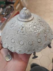 OSMANLI TEPELİK.Tepelik. Türkmen Gelin Tepeliği,   Nadir Çıkan Aliminyum Gelin Tepeliği,  Aliminyum Sultan Reşad 1 kuruş Süslemeli koleksiyonluk tepelik. En 14,5 cm. Yükseklik 8 cm.