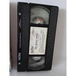 VHS Video Kaset Disney koleksiyonu işte Mickey Mouse. Orijinal. Türkçe dublaj. Kutusunda yıpranmalar var