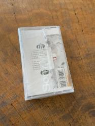 HÜLYA AVŞAR - 2002 / AŞIKLAR DELİDİR - KASET (JELATİNİNDE)