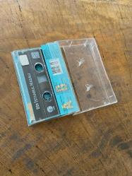 KIRAÇ / FUNDA ARAR - BİR İSTANBUL MASALI / FİLM MÜZİKLERİ - KASET