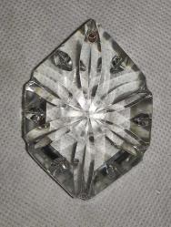 1947-1940 LI YILLAR ŞEFFAF KRİSTAL PRİZMATİK AVİZE TAŞI**YÜKSEKLİK 6,2 CM ENİ 4,3 CM **ADET FİYATIDIR**