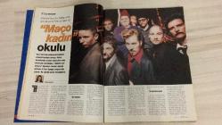 AKTÜEL  HAFTALIK HABER DERGİSİ - SAYI:437 - 2-8 ARALIK  1999 - GÜÇLÜ CİNAYETİNDE OSMAN DURMUŞ’UN ROLÜNE DAİR 29 YIL SONRA GELEN TANIK İFADESİ – AMERİKALI TORR’UN TÜRK ERKEKLERİNE “MAÇO” EĞİTİMİ – ASENA’NIN “KADIN VIAGRASI” DENEYİ VE ERKEKLERİN TEPKİSİ – AYHAN IŞIK ANMA GECESİNDE TÜRK SİNEMASININ EFSANELERİNE SAYGI VE SESSİZLİK – TÜRK SİNEMASININ UNUTULMAZ YILDIZLARIYLA DOLU BİR GECE: SADRİ ALIŞIK’TAN BELGİN DORUK’A – ÜNLÜLERİN HAYALİ REKLAM SENARYOLARIYLA EĞLENCELİ BİR PORTRE GALERİSİ – SAKIP SABANCI’NIN KENDİ KENDİNİN REKLAM YILDIZI OLDUĞU SENARYO – MESUT YILMAZ VE DEVLET BAHÇELİ’NİN SAKIZLI DİYALOĞUYLA HAYALİ BİR SPOT – CINDY CRAWFORD’UN ANNELİK DERSLERİYLE YENİ DİJİTAL KARİYERİ – ESTHER CANADAS’IN PODYUMLARDAN SİNEMAYA GEÇİŞİ VE “KILL” FİLMİNDEKİ ROLÜ – SOPHIA LOREN’İN YILLARA MEYDAN OKUYAN GÜZELLİĞİ VE “YÜZYILIN KADINI” SEÇİLMESİ -  EROL TAŞ – İZZET GÜNAY – EFKAN EFECAN – SINAN ÇETİN – KEYMAN DEMİREL – ZUHAL OLCAY – KAYAHAN – MESUT YILMAZ – DEVLET BAHÇELİ – SAKIP SABAN   146  SAYFA