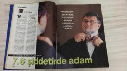 AKTÜEL  HAFTALIK HABER DERGİSİ - SAYI:437 - 2-8 ARALIK  1999 - GÜÇLÜ CİNAYETİNDE OSMAN DURMUŞ’UN ROLÜNE DAİR 29 YIL SONRA GELEN TANIK İFADESİ – AMERİKALI TORR’UN TÜRK ERKEKLERİNE “MAÇO” EĞİTİMİ – ASENA’NIN “KADIN VIAGRASI” DENEYİ VE ERKEKLERİN TEPKİSİ – AYHAN IŞIK ANMA GECESİNDE TÜRK SİNEMASININ EFSANELERİNE SAYGI VE SESSİZLİK – TÜRK SİNEMASININ UNUTULMAZ YILDIZLARIYLA DOLU BİR GECE: SADRİ ALIŞIK’TAN BELGİN DORUK’A – ÜNLÜLERİN HAYALİ REKLAM SENARYOLARIYLA EĞLENCELİ BİR PORTRE GALERİSİ – SAKIP SABANCI’NIN KENDİ KENDİNİN REKLAM YILDIZI OLDUĞU SENARYO – MESUT YILMAZ VE DEVLET BAHÇELİ’NİN SAKIZLI DİYALOĞUYLA HAYALİ BİR SPOT – CINDY CRAWFORD’UN ANNELİK DERSLERİYLE YENİ DİJİTAL KARİYERİ – ESTHER CANADAS’IN PODYUMLARDAN SİNEMAYA GEÇİŞİ VE “KILL” FİLMİNDEKİ ROLÜ – SOPHIA LOREN’İN YILLARA MEYDAN OKUYAN GÜZELLİĞİ VE “YÜZYILIN KADINI” SEÇİLMESİ -  EROL TAŞ – İZZET GÜNAY – EFKAN EFECAN – SINAN ÇETİN – KEYMAN DEMİREL – ZUHAL OLCAY – KAYAHAN – MESUT YILMAZ – DEVLET BAHÇELİ – SAKIP SABAN   146  SAYFA
