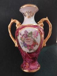 Limoges imzalı el boyaması porselen çift kulplu vazo. 16 cm. 11.cm.