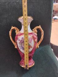 Limoges imzalı el boyaması porselen çift kulplu vazo. 16 cm. 11.cm.