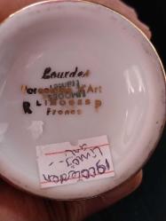 Limoges imzalı el boyaması porselen çift kulplu vazo. 16 cm. 11.cm.