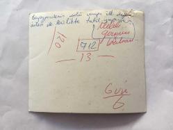 MELEK GÖRGÜN'ÜN ORİJİNAL FOTOĞRAFI - 12 x 10 cm EBADINDA - MELEK GÖRGÜN AİLESİYLE BİRLİKTE AYNI MASADAYKEN ÇEKİLMİŞ BİR KARE