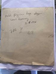 MELEK GÖRGÜN'ÜN GAZETEDEN KESİLME FOTOĞRAFLI HABER KÜPÜRÜ - 23 x 21 cm EBADINDA - MELEK GÖRGÜN'ÜN SEVGİLİSİNİN OTOMOBİLİNDEKİ TRAFİK KAZASINDA YARALANDIĞINA DAİR HABER