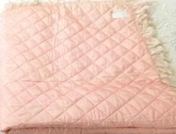 OSMANLI İŞLEMELİ SATEN SECCADE ARKA KISMINDAKİ KAPİTONE KISIM SONRADAN EKLENMİŞ  106*150 CM EBADINDA