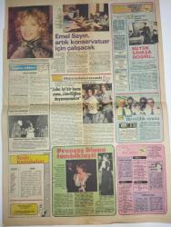 HÜRRİYET KELEBEK GAZETESİ DOĞUM GÜNÜ GAZETESİ-2 Mart 1985-Adile Naşit-Hülya Sözer-Neco-Özkan Arslan-Emel Sayın-Elizabeth Taylor-Prenses Diana-Füsun Önal-Sinem Ünsal-Filiz Ersürer-Cihan Üstün-Mahmut Günay-Muammer Gözalan-Tuğrul Toksöz-Samim Değer-Çiğdem Işıbil-Kadir Bilek-Pervin Sözen-Sinan Özbaklan-Levla Yücel-Saadet Yolsal-Hülya-Tamer-Selmin-Levent-Michael-Doctor Salinger-Anthony-Catherine-Harry-Hanım Dilber-Naci-Kaptan Ayhan-Sabri-Bir Patron-Adile Teyze’den kuzucuklarına-Annene yazık değil mi?-Hülya Sözer tipini arıyor: Sarışın mı kalsam? Esmer mi olsam?-Neco’nun küçük amigo’su-Değişiklik güzel şey-Görülmemiş bir hizmet daha… Yine Hürriyet’ten 7 ev döşüyoruz-Spor kıyafetin rahatlığı başkadır-Füsun Önal da pratik kıyafetleri tercih ediyor-Mendil de aksesuardır-Sihirli Eller-Bu kararın ikiniz için de iyi olacağını kabul et…-Yalan söylüyorsunuz Nadan, nasıl yaptınız bunları?-Sizin için yaptım. O sihirli elleriniz için. Sarina da böyle bir hata işlemişti…-En büyüğü en başarılısı olacak