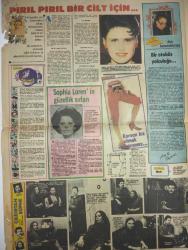 HÜRRİYET KELEBEK GAZETESİ DOĞUM GÜNÜ GAZETESİ-29 Haziran 2019-Emel Sayın - Ali Ceyhan - Sophia Loren - Güzin Sururi - Engin Cezzar - Füsun Önal - Tunc Başaran - Ekrem Bora - Nazan Şoray - Suzan Avcı - Hülya Koçyiğit - Sami Güngör - Alev Orhan - Osman Alyanak - Adile Teyze - Samim Değer - Nazmiye Demirel - Ayşe Ninen - Ricky Portal - Denise Robins - Azize - Bora - Aras - Aliye Rıza - Canlı tarih - Mahyacı Ali Ceyhan - Halide Edip Adıvar - Ahmet Talip Kara - Kemal Yüce - Hüseyin Sertaç - Sevil - Sami Değer - Ayla Rona - Osman Alyanak - Kıvırcık Hüseyin - Suzan Avcı - Ayşen Gruda - Ayşecik - Mehmet - Tahir Nejat - Tarık Akan - Sami Hazinses - Murat - Gülay - Ayşegül  BU GECE BENİM GECEM - Ramazan gecelerini aydınlatanlar - Camileri süsleyen mahyalar - Bir mahya’nın öyküsü - Çıldırtan Şüphe - Sophia Loren’in güzellik sırrı - Korsan kız olmaktan usandım - Delikanlılar için yaz tıraşı - Hamlet Irma’nın kalbini çaldı - Müzik tiyatro ve folklor şöleni - Aşk Öpücüğü - Azize - Günün programı